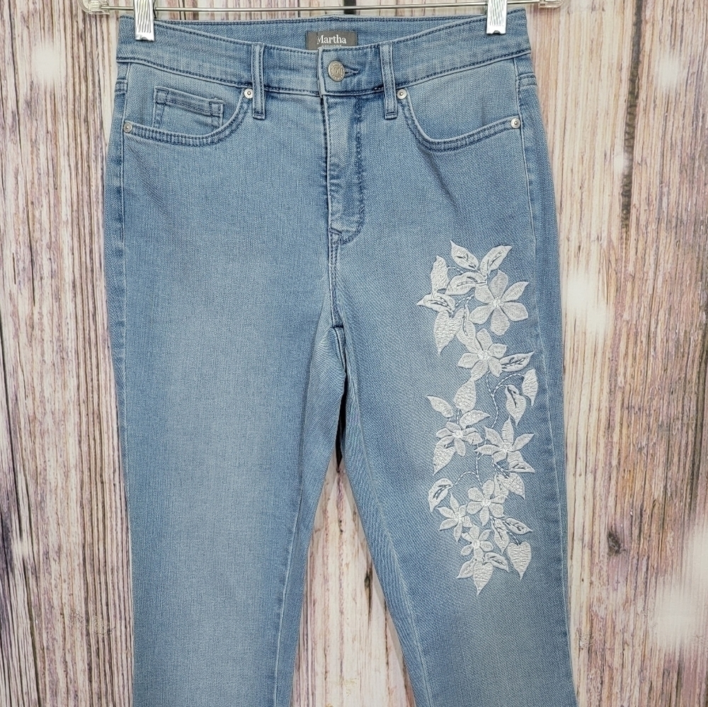 𝅺Martha Stewart Embroidered 5-Pocket Ankle Jeans - Picture 3 of 14